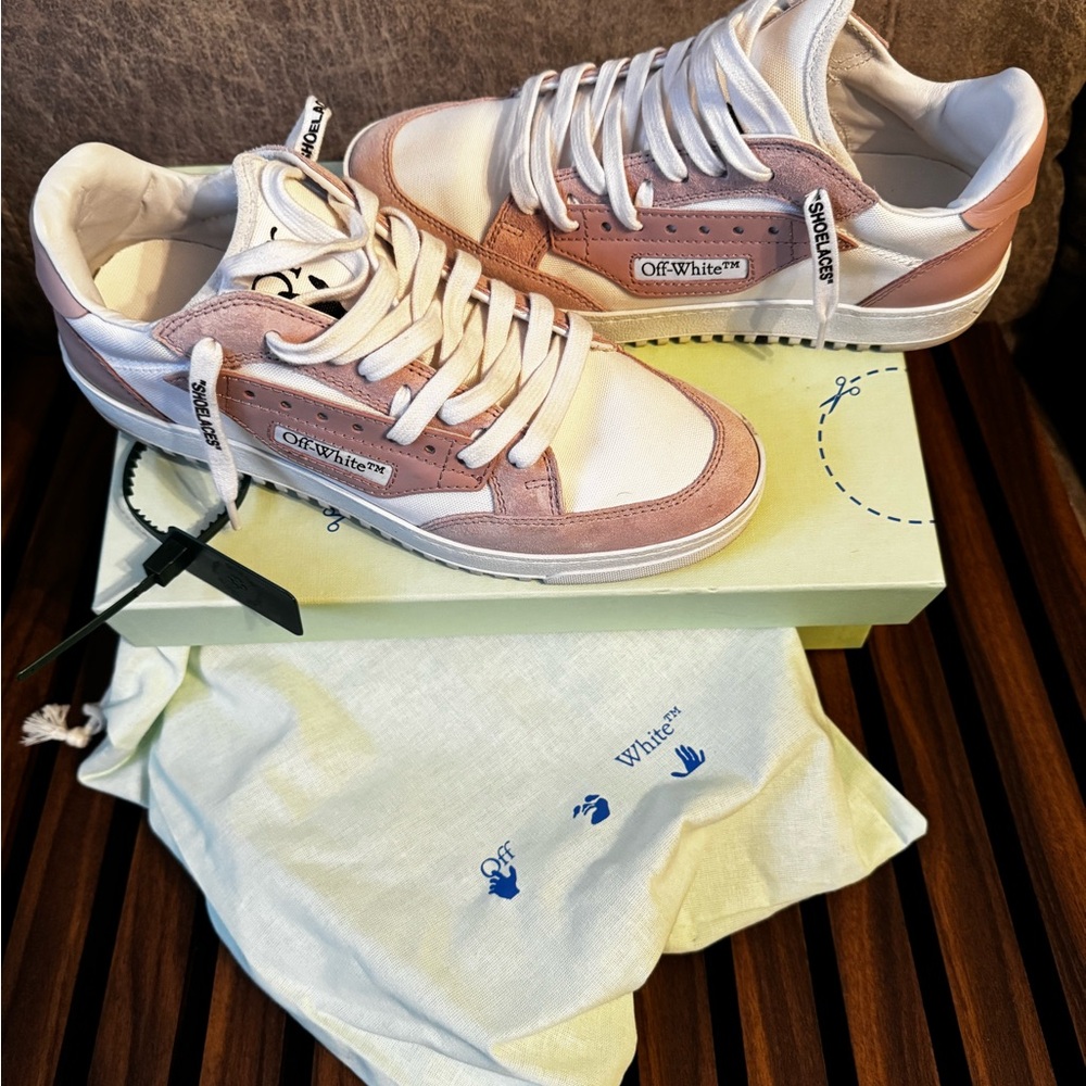 Off-White Women’s Pink and White Sneakers